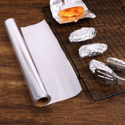 Gulungan Aluminium Foil 28mm Tahan Lembab untuk Pembungkus Katering Peralatan Makan Sekali Pakai yang Dapat Terurai Secara Hayati