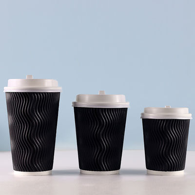 400ml PLA Cangkir Kertas Bergelombang Kokoh Tahan Lama 12oz Cangkir Bergelombang Dengan Tutup